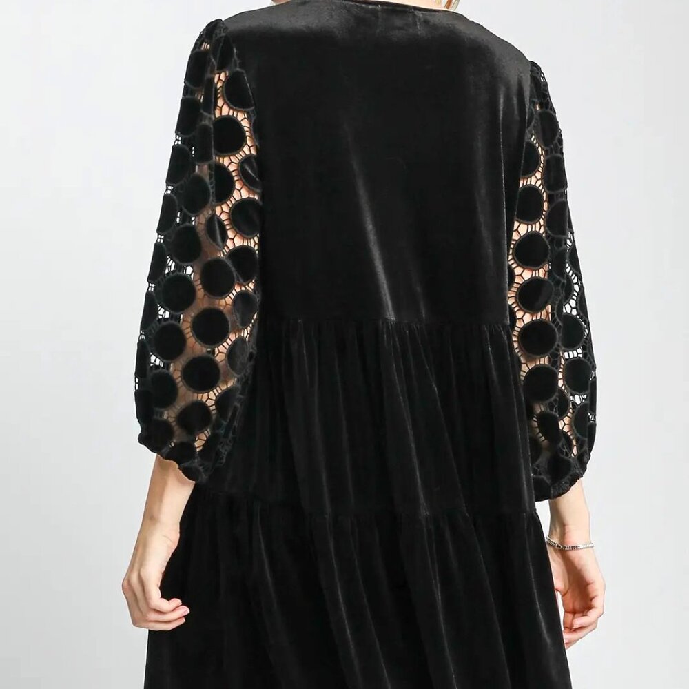 SIZE LARGE 3 TIER BLACK VELVET EMPIRE DRESS WITH CUT OUT LACE AND VELVET SLEEVES
